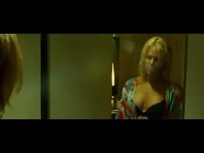 মেয়ে তার পা দিয়ে সেক্সি বিএফ এইচডি ড্রেন